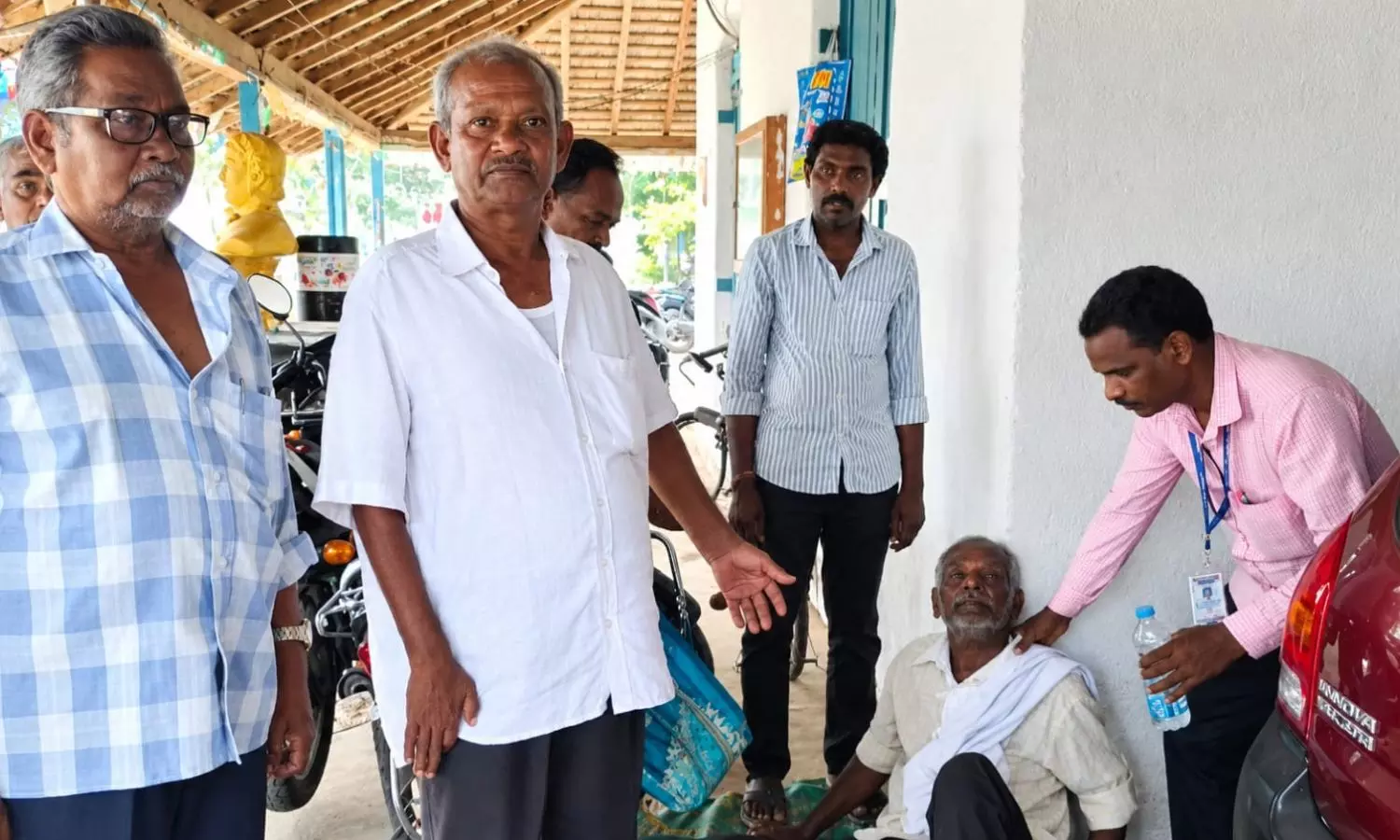 రాజోలు: 15వ రోజుకు చేరిన వీఆర్ఏల సహాయ నిరాకరణ ఉద్యమం