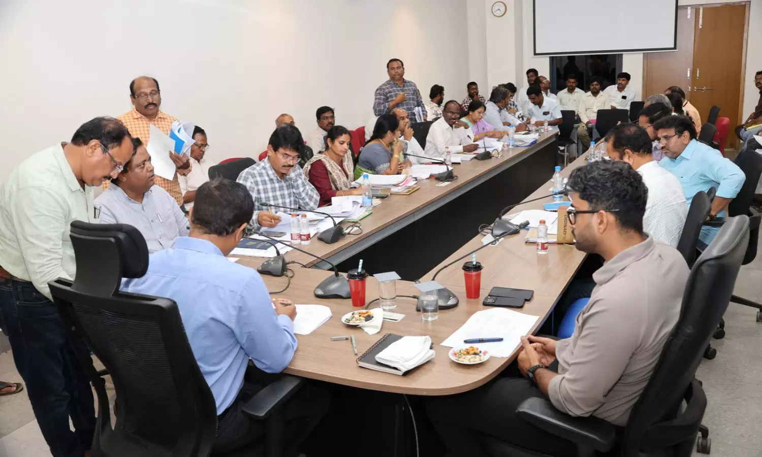ఖమ్మం: లేఔట్ అనుమతులపై కలెక్టర్ కీలక ఆదేశాలు