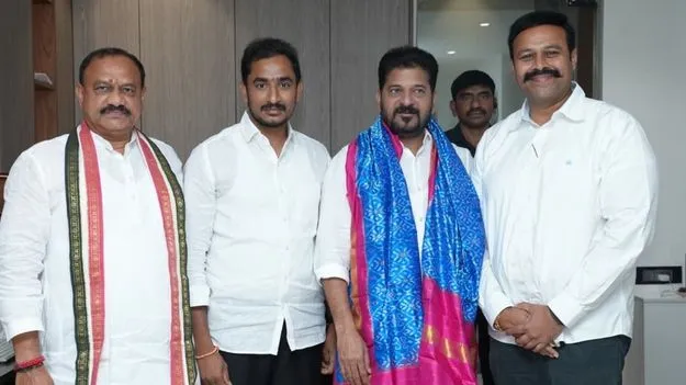 సీఎంను కలిసిన కాంగ్రెస్ ఎమ్మెల్సీ అభ్యర్థులు