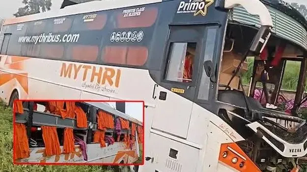 ట్రావెల్స్ బస్సు బోల్తా.. 11 మందికి గాయాలు