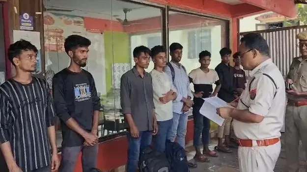 అస్సాంలో 9 మంది బంగ్లాదేశీయుల అరెస్ట్.. నకిలీ ఆధార్ కార్డులు స్వాధీనం